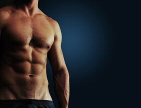 mężczyzna powiększający penisa